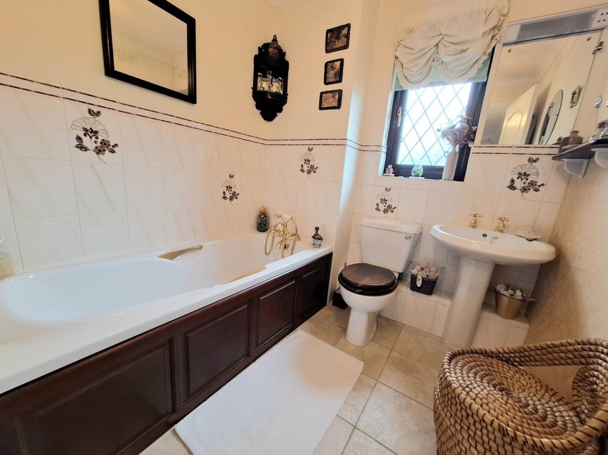4 bedroom House for Sale Dells Lane, Biggleswade, Bedfordshire