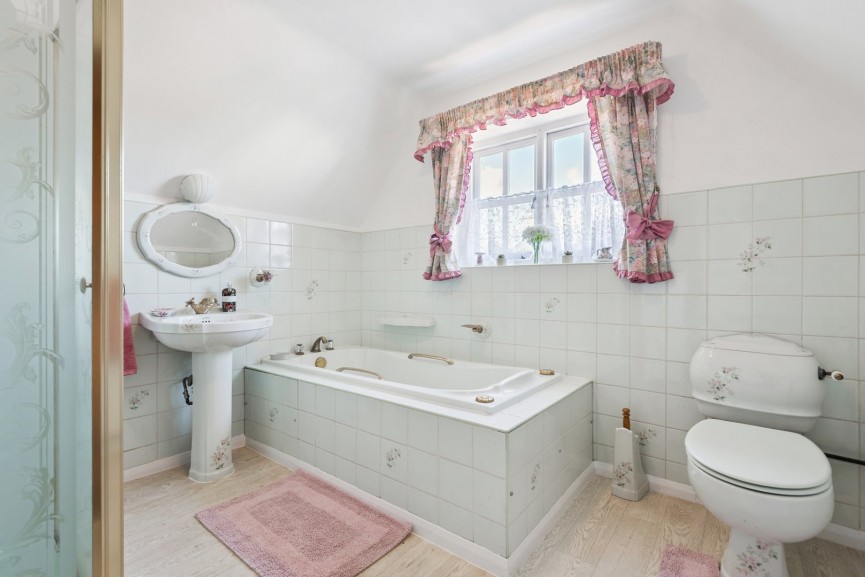 3 bedroom House for Sale Lilley, Luton