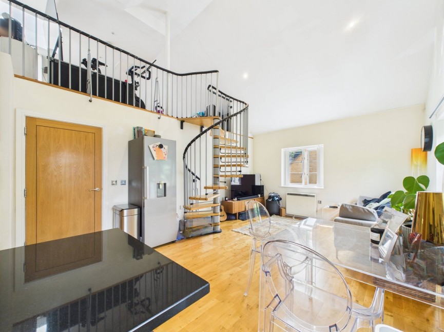 2 bedroom Flat for Sale Nightingale Road, Hitchin, Hertfordshire