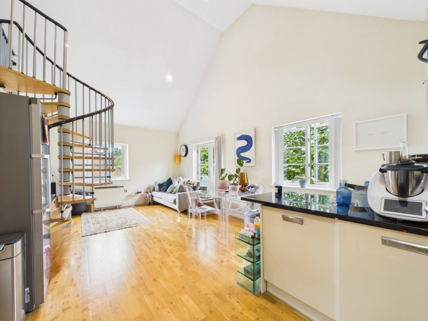 2 bedroom Flat for Sale Nightingale Road, Hitchin, Hertfordshire