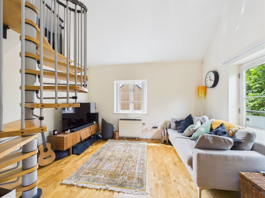 2 bedroom Flat for Sale Nightingale Road, Hitchin, Hertfordshire
