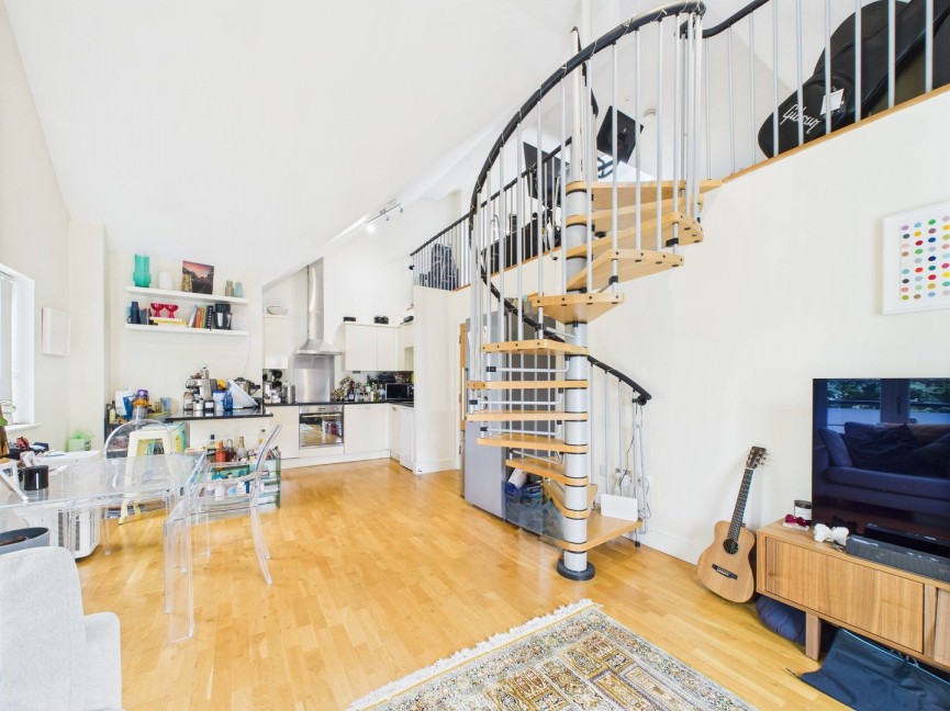 2 bedroom Flat for Sale Nightingale Road, Hitchin, Hertfordshire