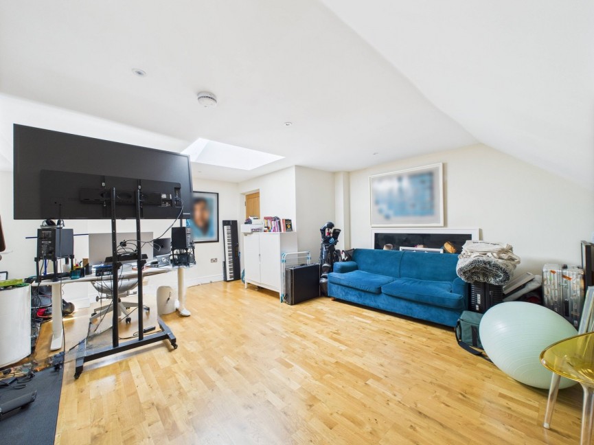 2 bedroom Flat for Sale Nightingale Road, Hitchin, Hertfordshire