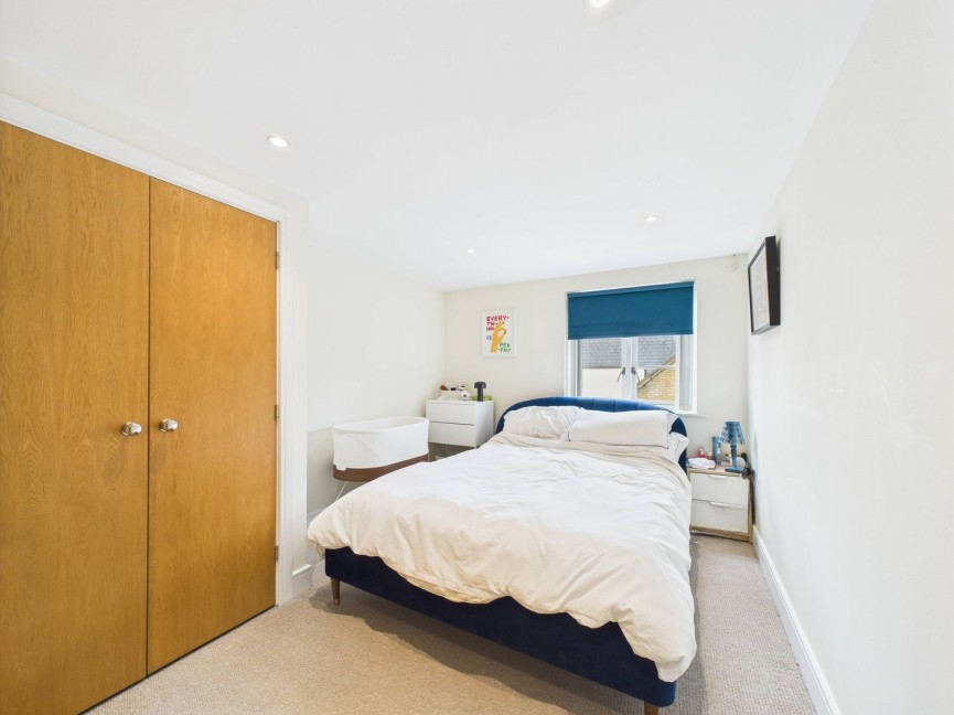 2 bedroom Flat for Sale Nightingale Road, Hitchin, Hertfordshire
