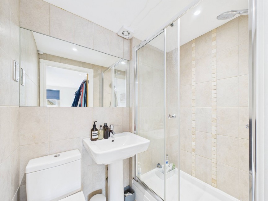 2 bedroom Flat for Sale Nightingale Road, Hitchin, Hertfordshire