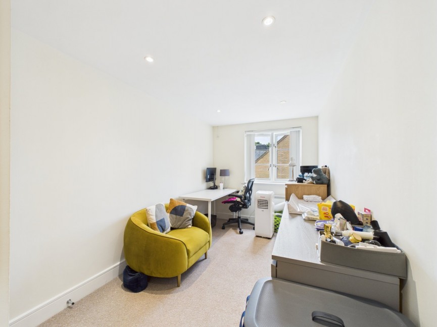 2 bedroom Flat for Sale Nightingale Road, Hitchin, Hertfordshire