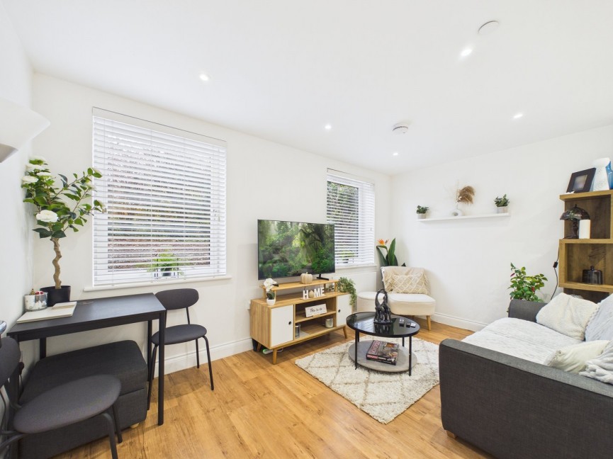 2 bedroom Flat for Sale Old Park Road, Hitchin, Hertfordshire