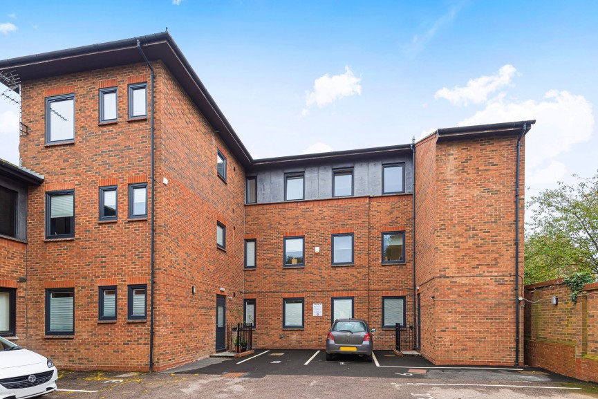 2 bedroom Flat for Sale Old Park Road, Hitchin, Hertfordshire