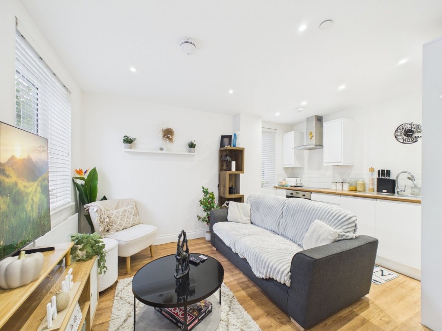 2 bedroom Flat for Sale Old Park Road, Hitchin, Hertfordshire