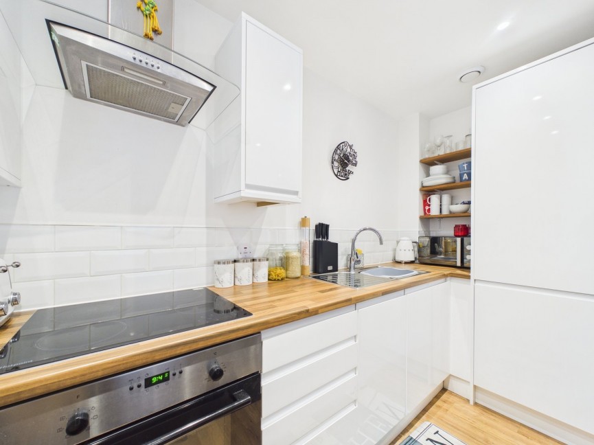 2 bedroom Flat for Sale Old Park Road, Hitchin, Hertfordshire