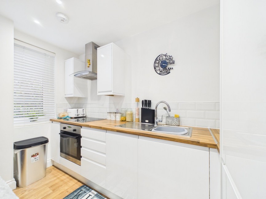 2 bedroom Flat for Sale Old Park Road, Hitchin, Hertfordshire