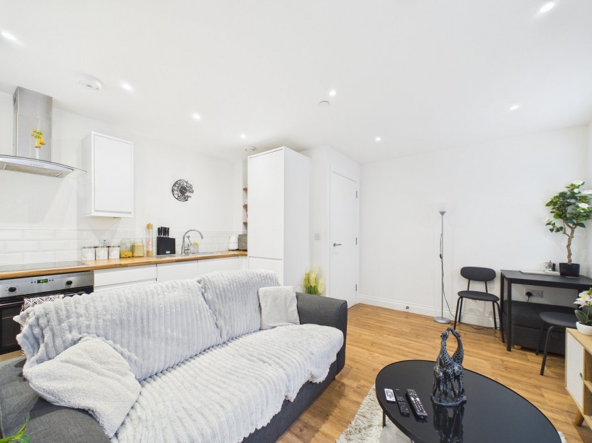 2 bedroom Flat for Sale Old Park Road, Hitchin, Hertfordshire