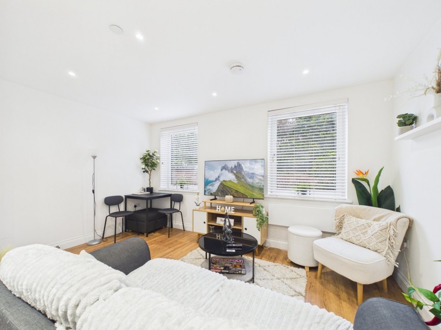 2 bedroom Flat for Sale Old Park Road, Hitchin, Hertfordshire