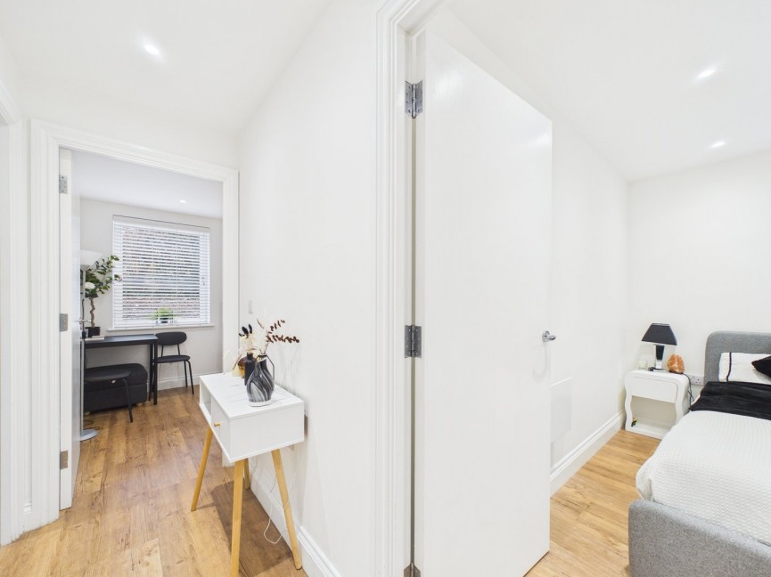 2 bedroom Flat for Sale Old Park Road, Hitchin, Hertfordshire