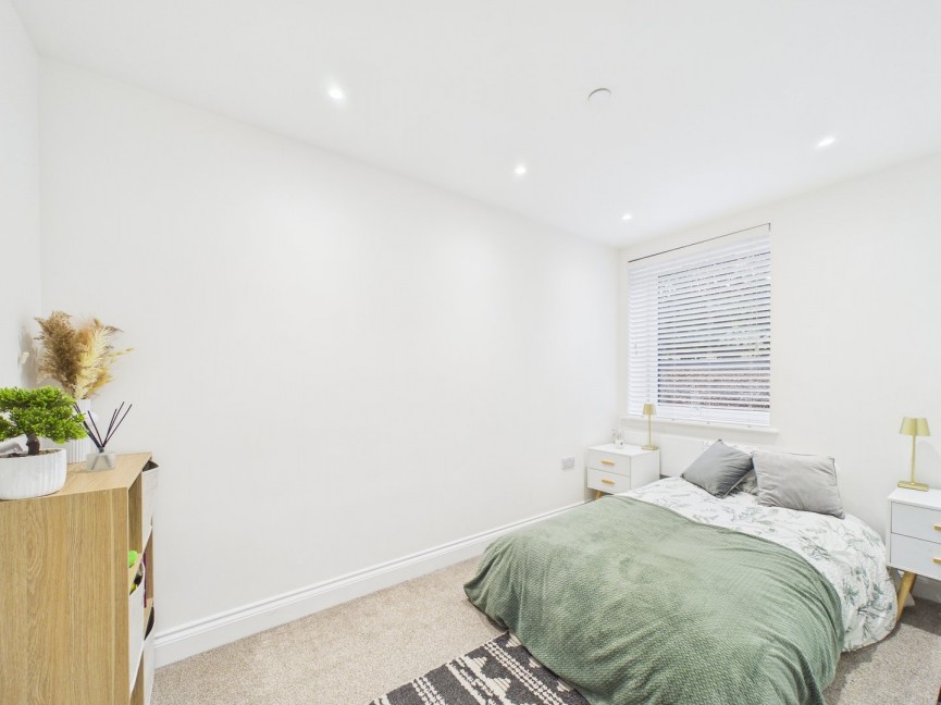 2 bedroom Flat for Sale Old Park Road, Hitchin, Hertfordshire