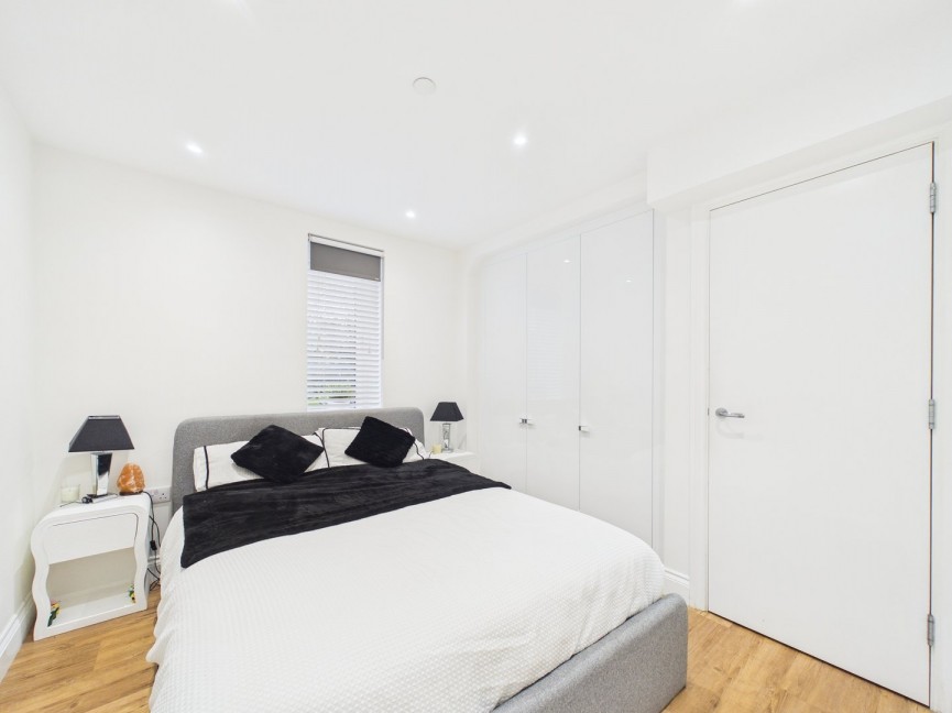 2 bedroom Flat for Sale Old Park Road, Hitchin, Hertfordshire