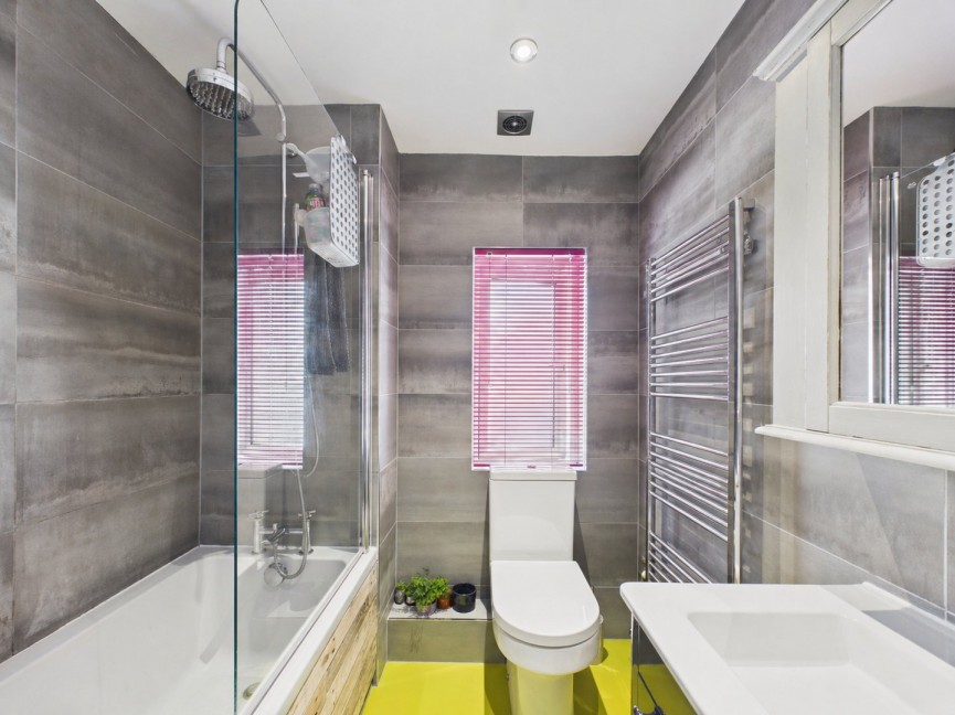 2 bedroom Flat for Sale Oughton Head Way, Hitchin, Hertfordshire