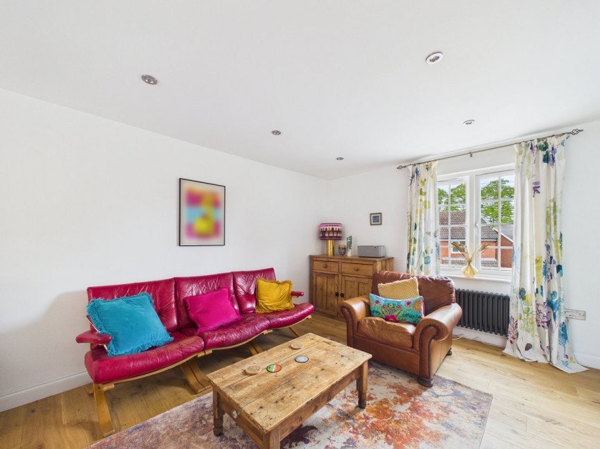 2 bedroom Flat for Sale Oughton Head Way, Hitchin, Hertfordshire