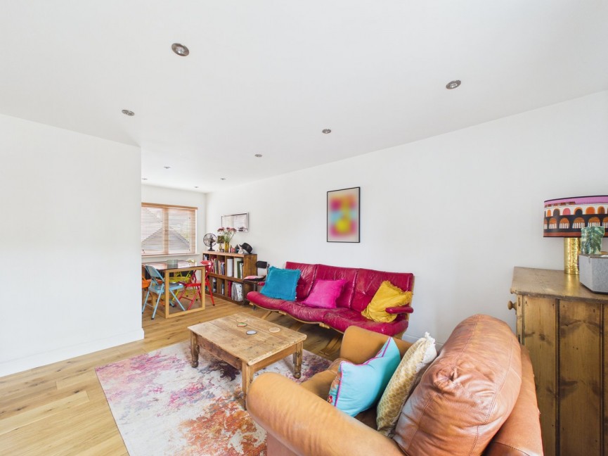 2 bedroom Flat for Sale Oughton Head Way, Hitchin, Hertfordshire