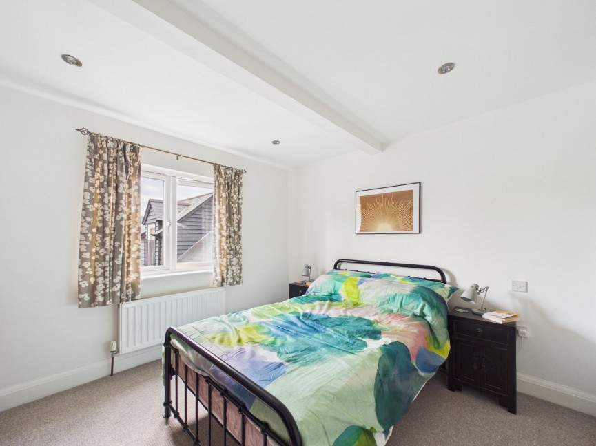 2 bedroom Flat for Sale Oughton Head Way, Hitchin, Hertfordshire