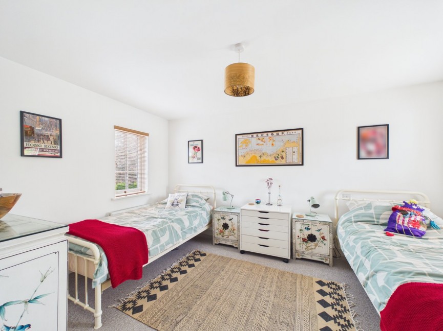 2 bedroom Flat for Sale Oughton Head Way, Hitchin, Hertfordshire