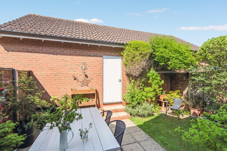 Ninesprings Way, Hitchin, Hertfordshire