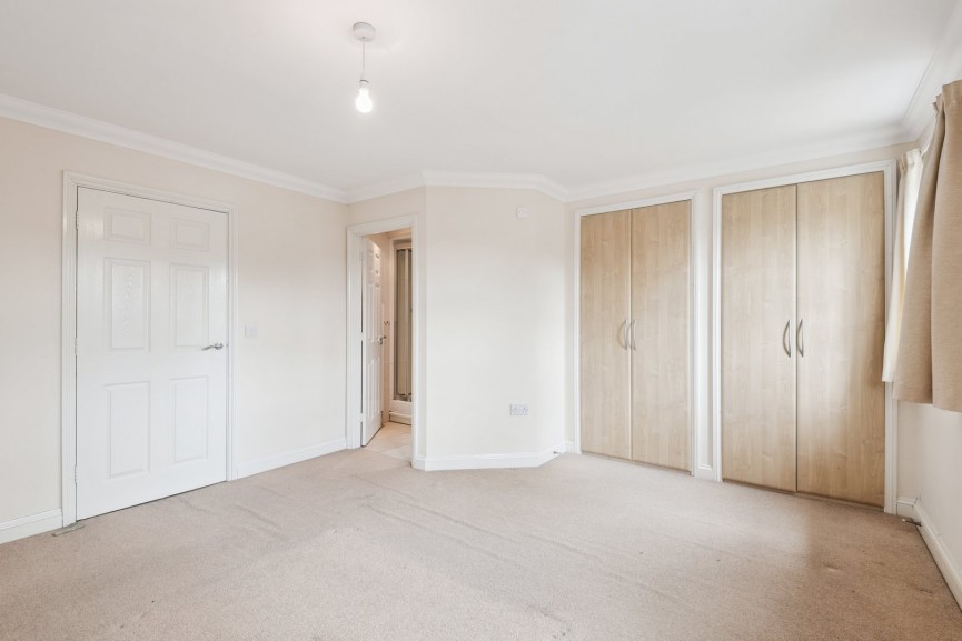 3 bedroom House for Sale Ninesprings Way, Hitchin, Hertfordshire