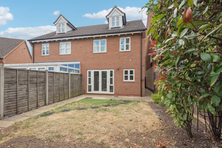 3 bedroom House for Sale Ninesprings Way, Hitchin, Hertfordshire
