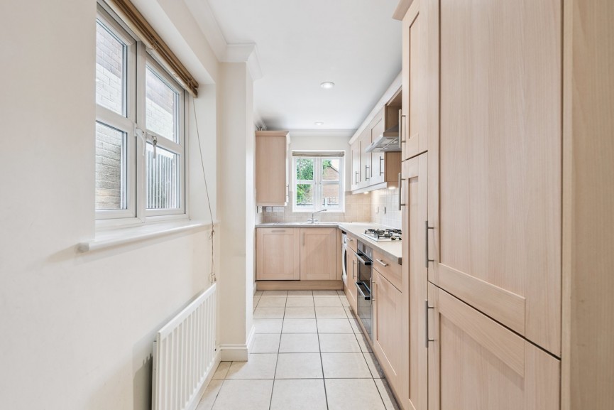 3 bedroom House for Sale Ninesprings Way, Hitchin, Hertfordshire