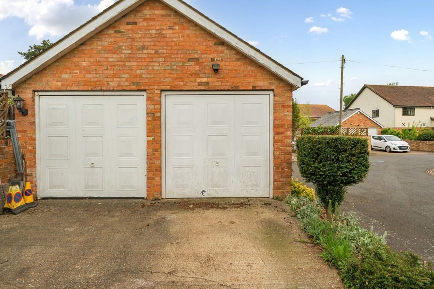 2 bedroom House for Sale High Street, Henlow, Bedfordshire