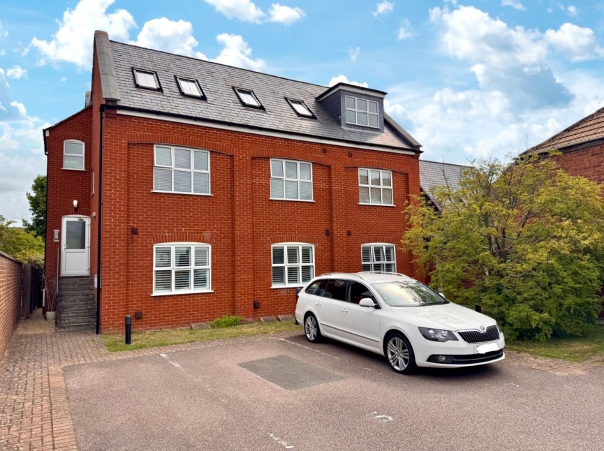 2 bedroom Flat for Sale Church Street, Baldock, Herts