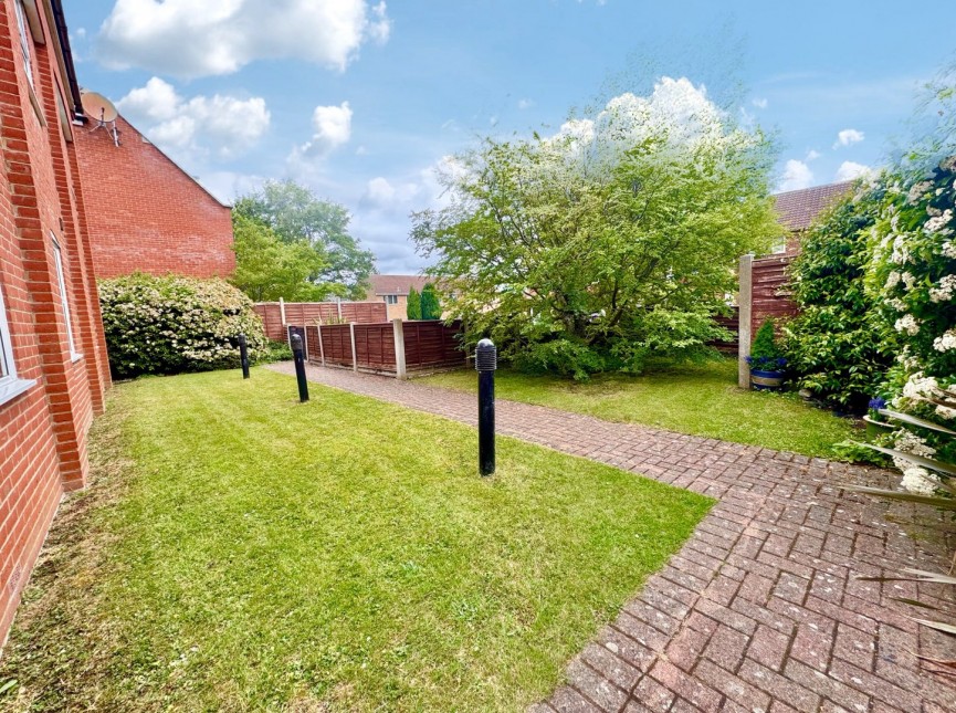 2 bedroom Flat for Sale Church Street, Baldock, Herts