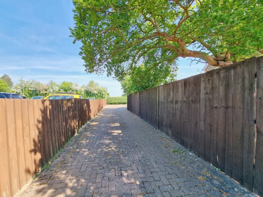 Great Bramingham Lane, Luton, Bedfordshire