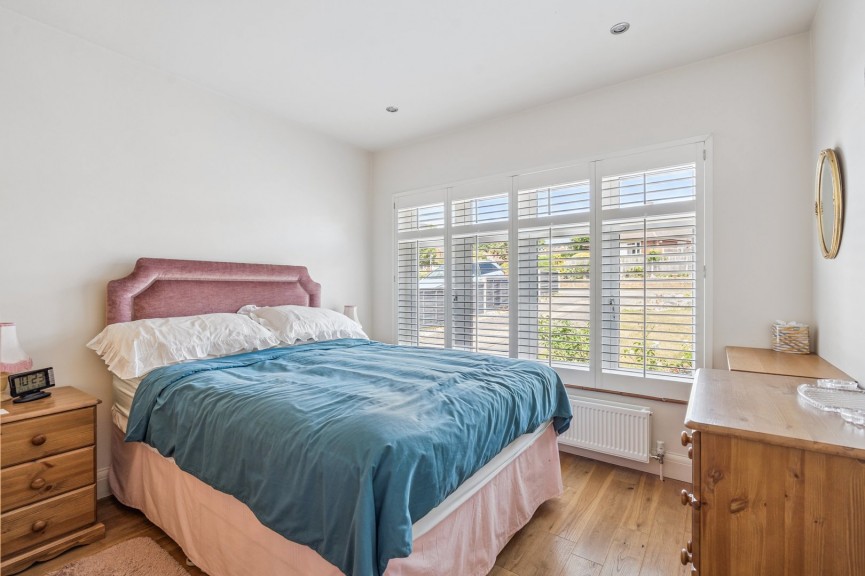 2 bedroom Bungalow for Sale Hawthorn Close, Hitchin, Hertfordshire