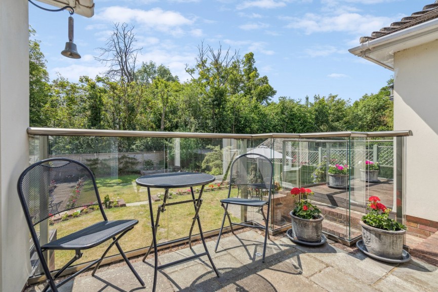 2 bedroom Bungalow for Sale Hawthorn Close, Hitchin, Hertfordshire
