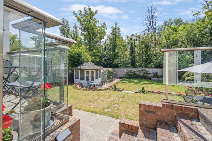 2 bedroom Bungalow for Sale Hawthorn Close, Hitchin, Hertfordshire