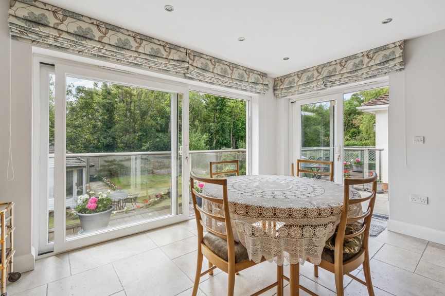 2 bedroom Bungalow for Sale Hawthorn Close, Hitchin, Hertfordshire