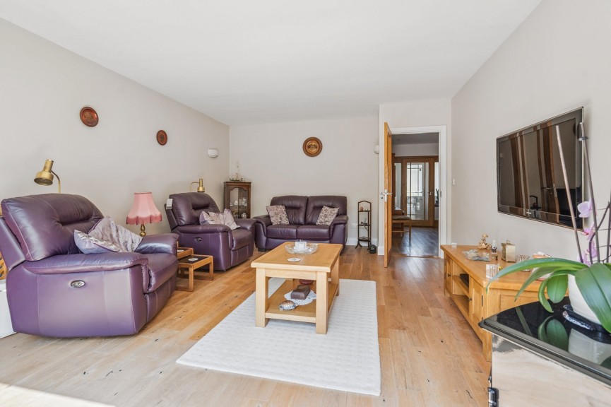 2 bedroom Bungalow for Sale Hawthorn Close, Hitchin, Hertfordshire