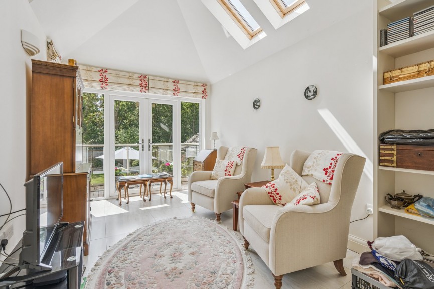 2 bedroom Bungalow for Sale Hawthorn Close, Hitchin, Hertfordshire