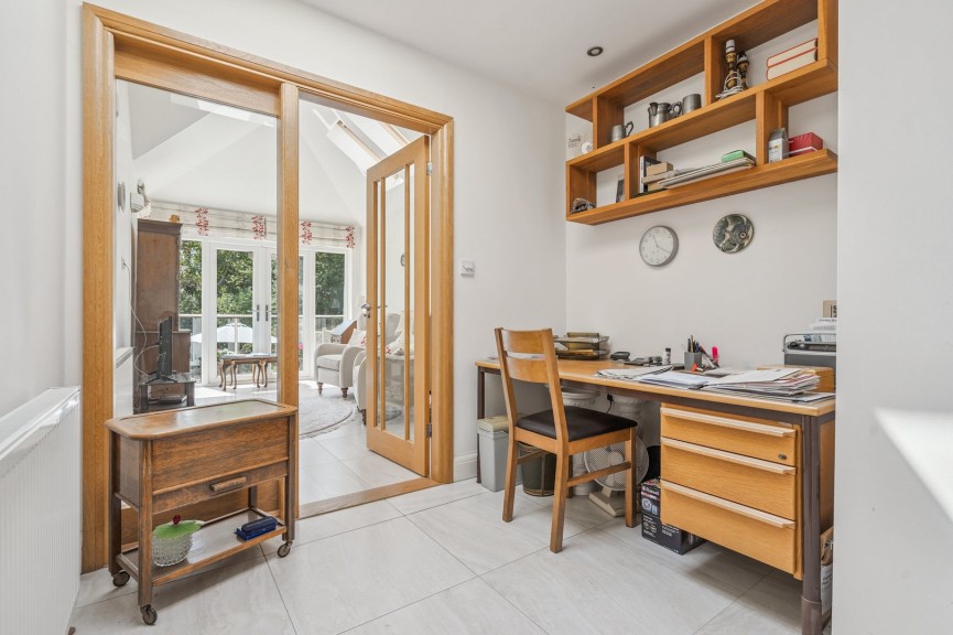 2 bedroom Bungalow for Sale Hawthorn Close, Hitchin, Hertfordshire