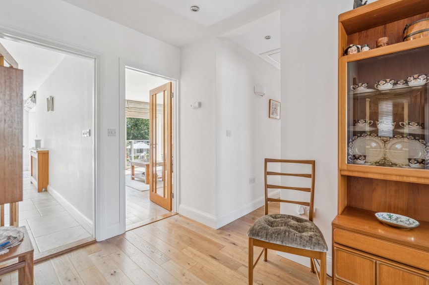 2 bedroom Bungalow for Sale Hawthorn Close, Hitchin, Hertfordshire