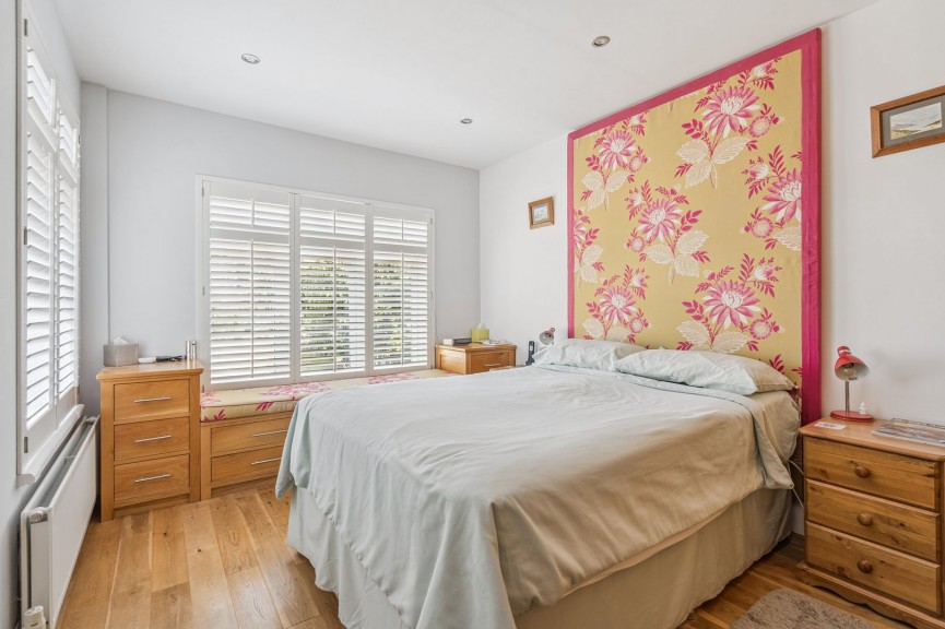 2 bedroom Bungalow for Sale Hawthorn Close, Hitchin, Hertfordshire