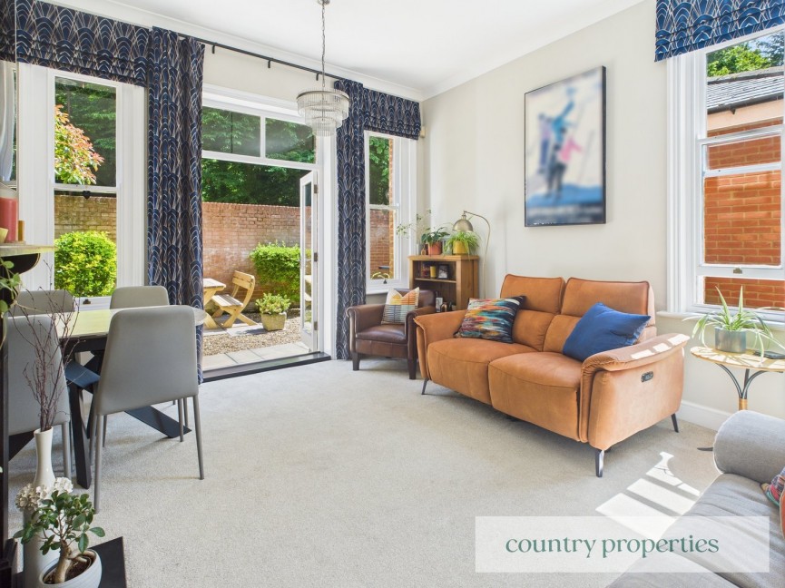 2 bedroom House for Sale Sherrards Mansions, Welwyn Garden City, Hertfordshire