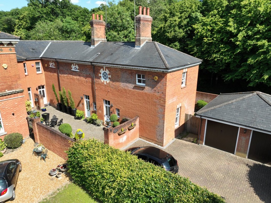 2 bedroom House for Sale Sherrards Mansions, Welwyn Garden City, Hertfordshire