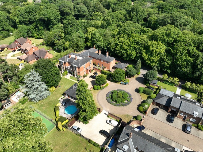 2 bedroom House for Sale Sherrards Mansions, Welwyn Garden City, Hertfordshire