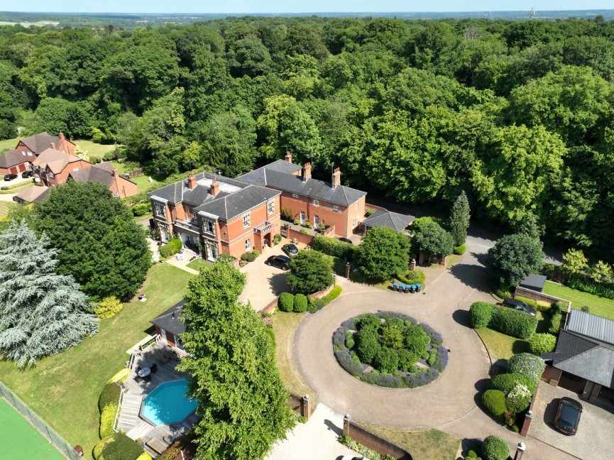 2 bedroom House for Sale Sherrards Mansions, Welwyn Garden City, Hertfordshire