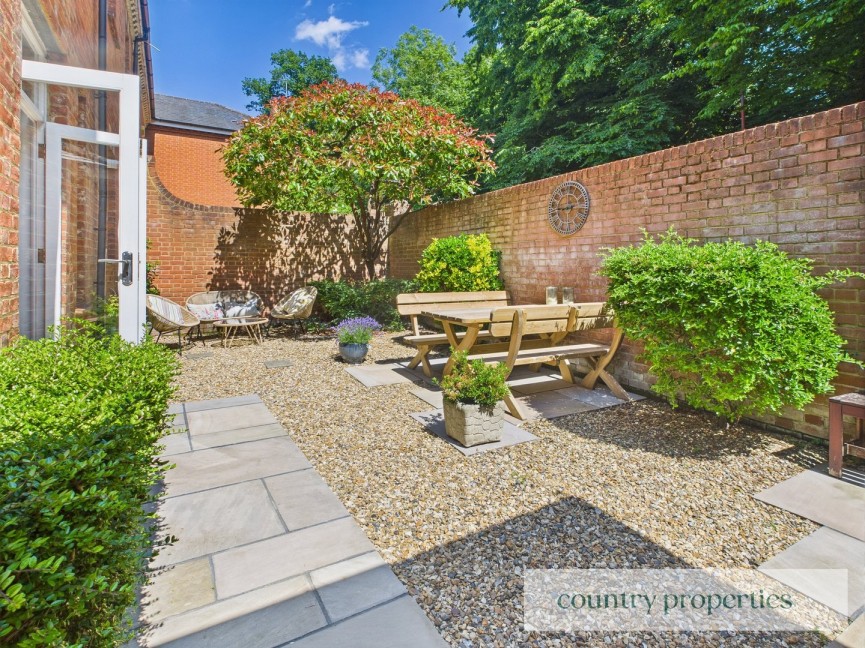 2 bedroom House for Sale Sherrards Mansions, Welwyn Garden City, Hertfordshire
