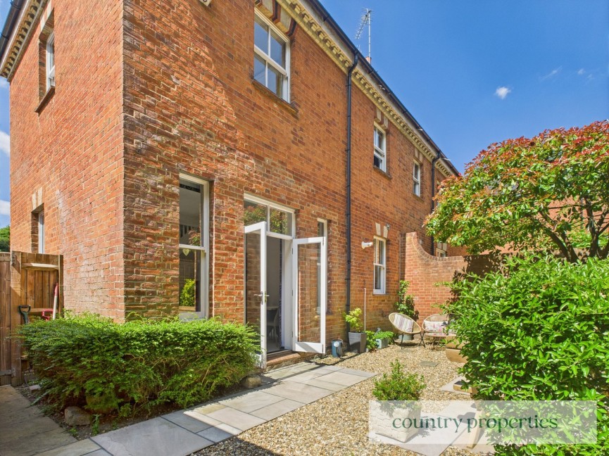 2 bedroom House for Sale Sherrards Mansions, Welwyn Garden City, Hertfordshire