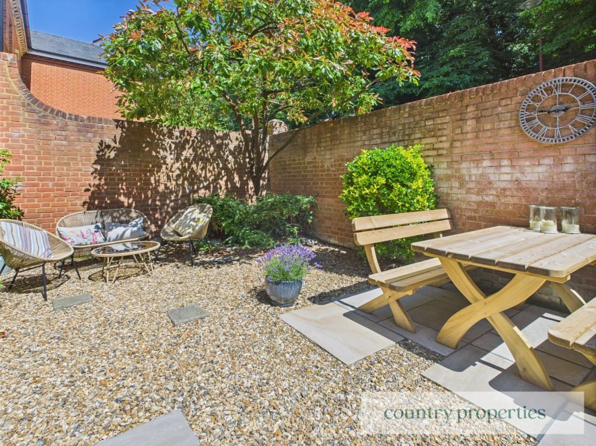 2 bedroom House for Sale Sherrards Mansions, Welwyn Garden City, Hertfordshire
