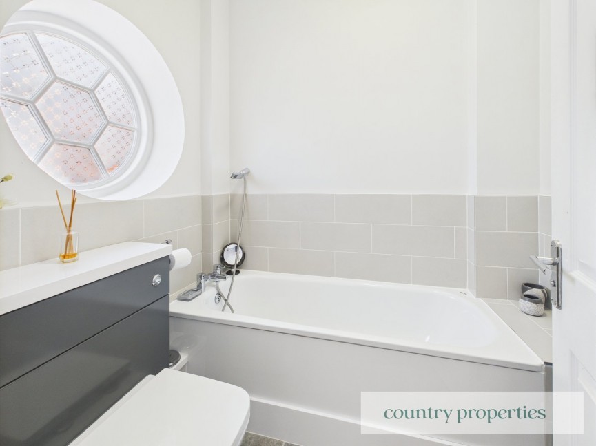 2 bedroom House for Sale Sherrards Mansions, Welwyn Garden City, Hertfordshire